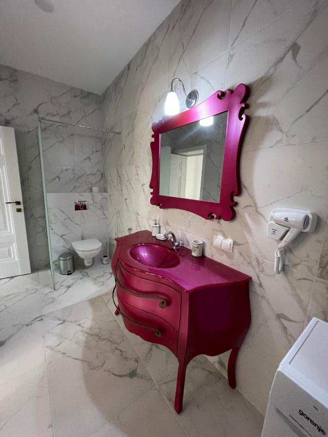 סרגייבקה Boutique Hotel Enjoy מראה חיצוני תמונה