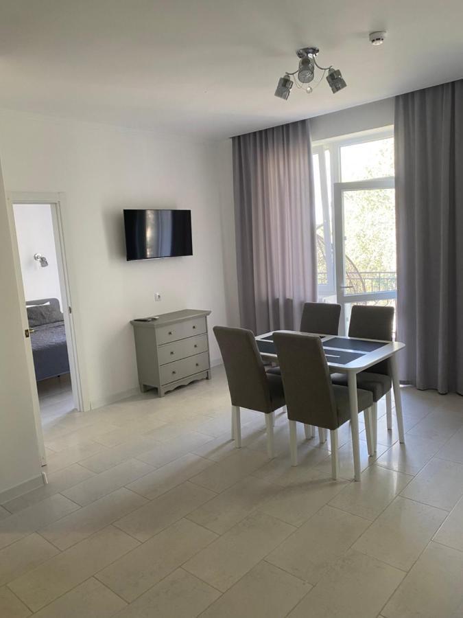 סרגייבקה Boutique Hotel Enjoy מראה חיצוני תמונה