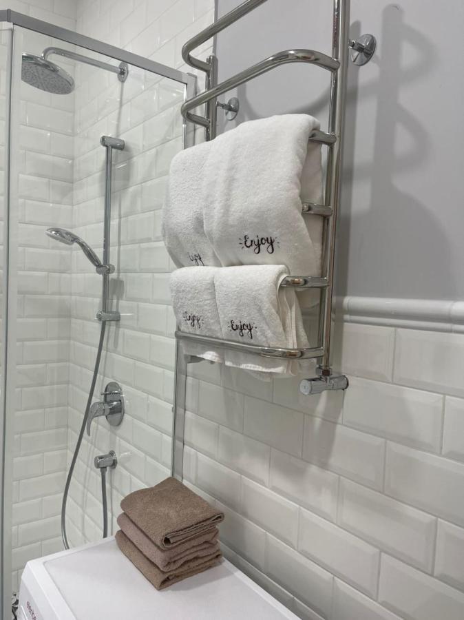 סרגייבקה Boutique Hotel Enjoy מראה חיצוני תמונה